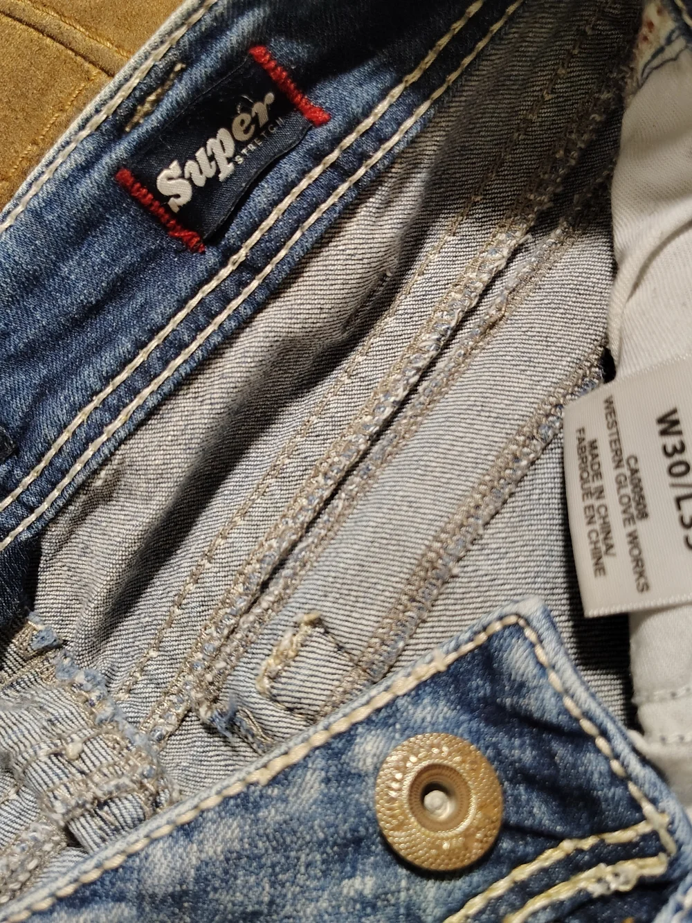 Silver and BKE Women's Blue Denim Boot Cut Jeans And 1 Capri. - Picture 4 of 11